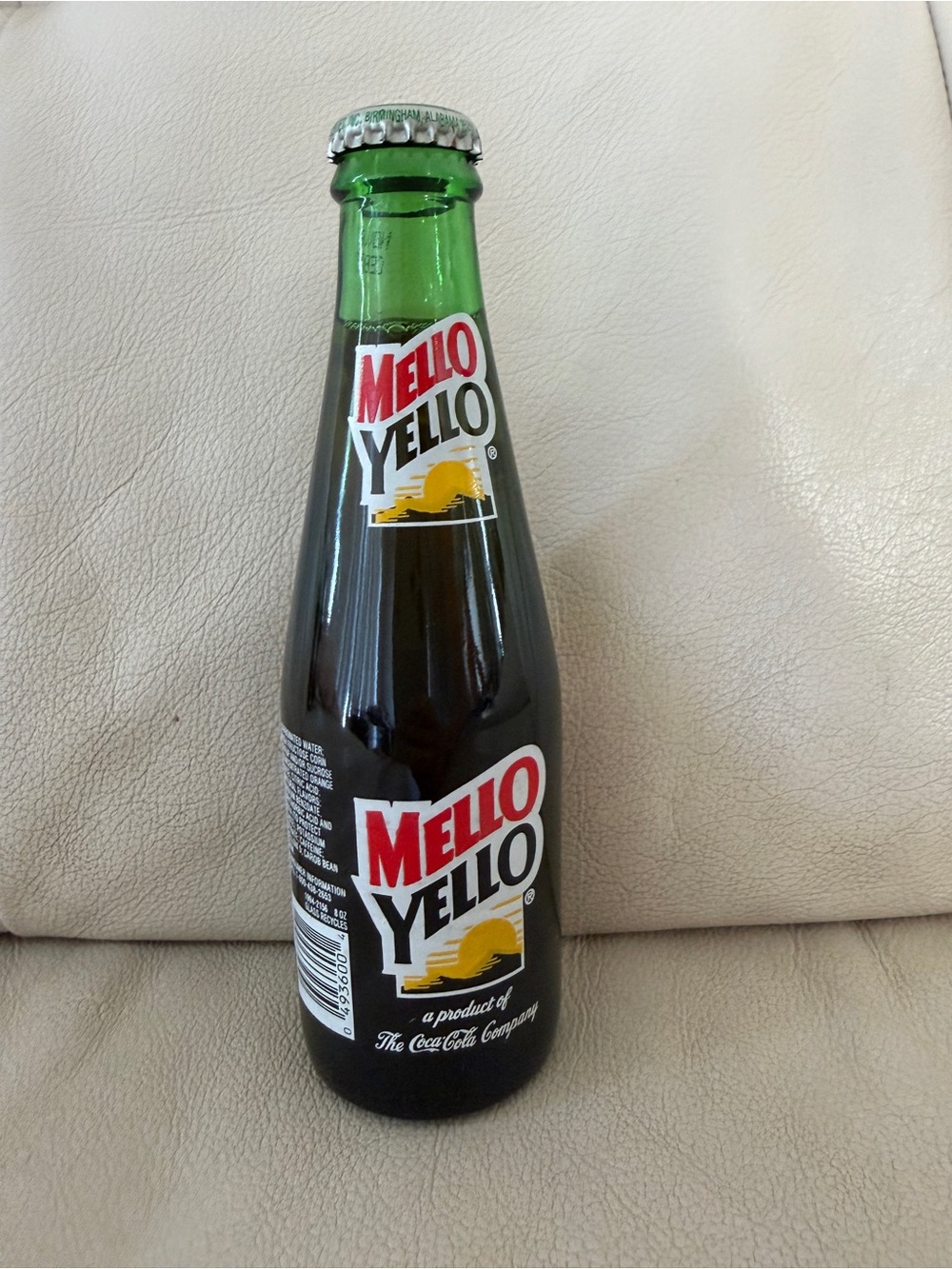 Vintage 1970s/1980s Mello Yello Green Glass Soda Bottle 8 oz With Original Cap